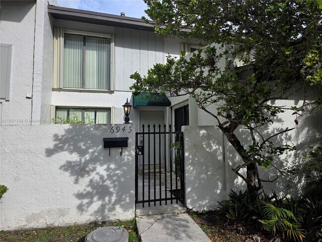 Building Photo - 6945 SW 111th Ct Rental