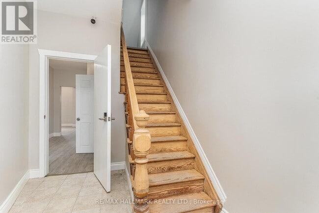 Photo - 291 Emerald St N