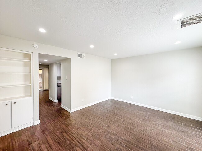 Photo - 1715 Moritz Dr Unit 2