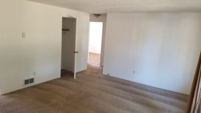 Photo - Cozy 2 Bed, 1 Bath duplex with large yard - Won't Last Long!