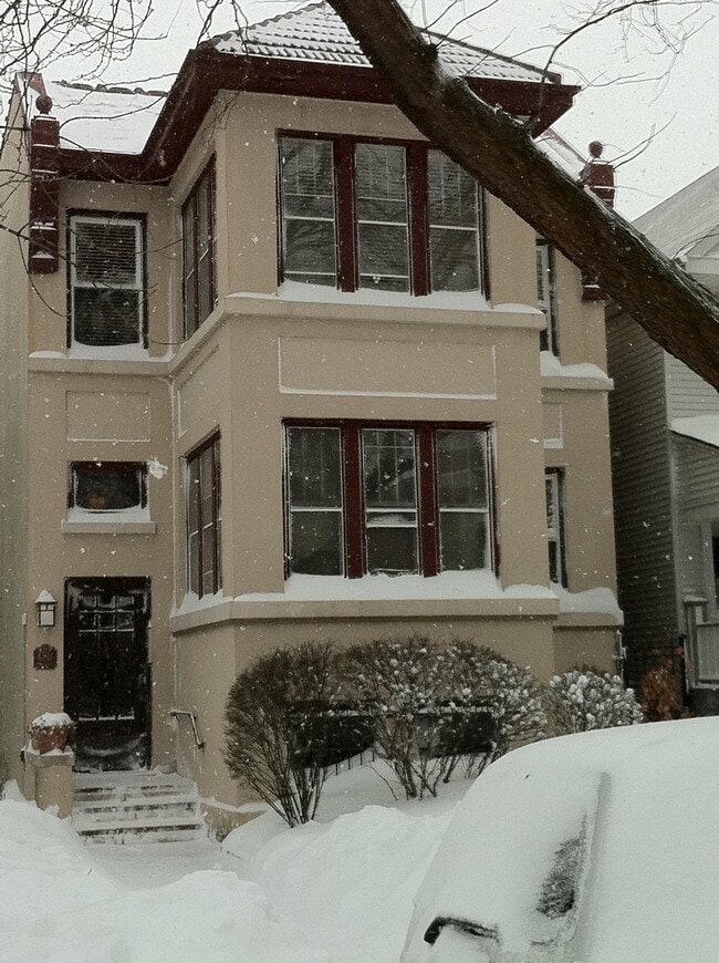 Building Photo - 5241 North Magnolia Avenue Unit Garden