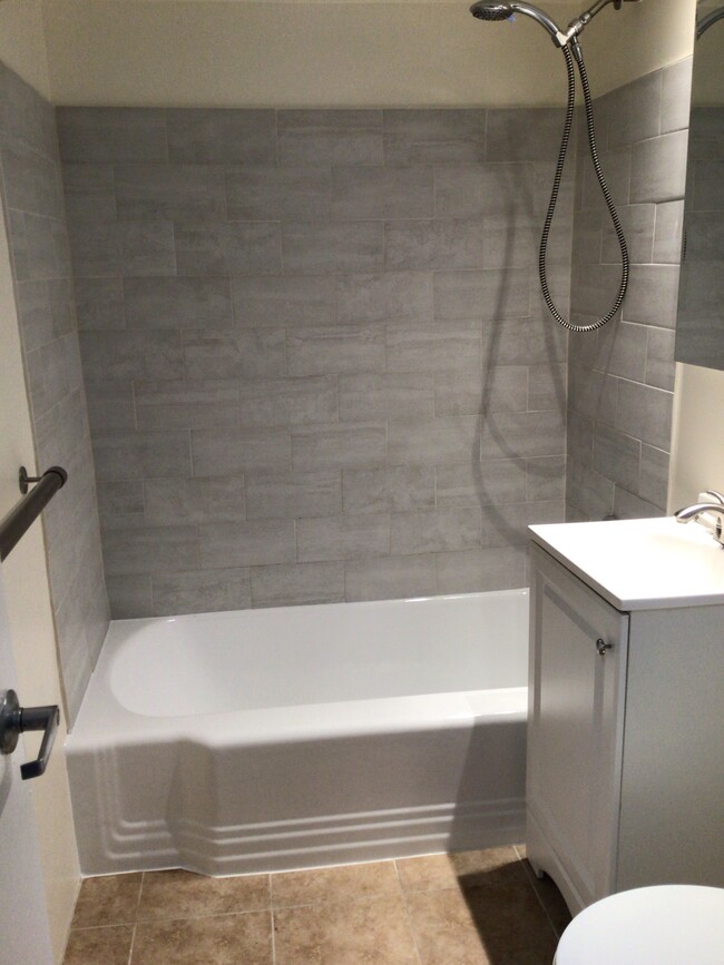 Bathroom - 4380 Vireo Ave Condo Unit 5J