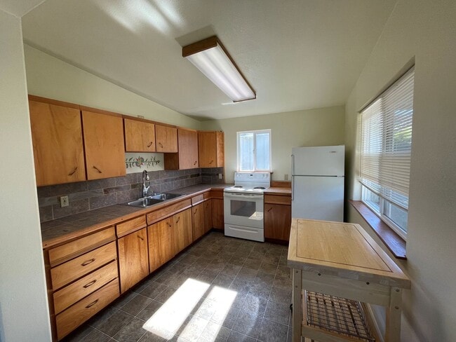 Photo - Charming 2-Bedroom Detached ADU in Myrtle ...