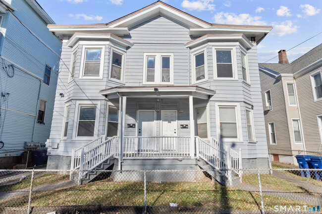 Building Photo - 394 Gregory St Unit 4