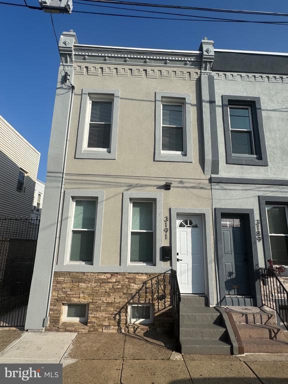 Building Photo - 3191 E Thompson St Rental