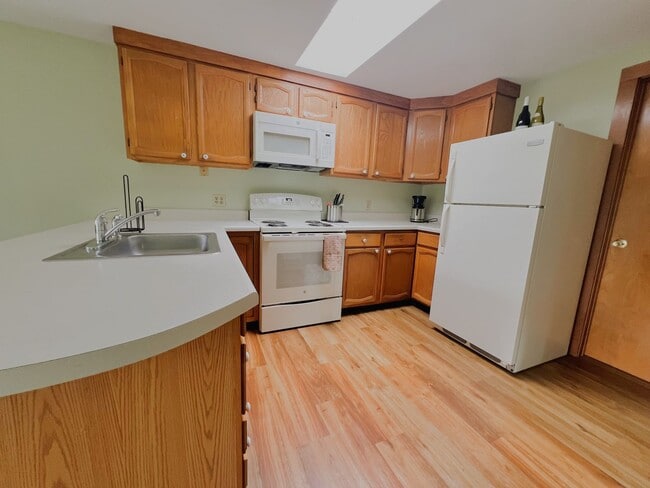 1-Bedroom Apartment with Panoramic Wooded ... - 1-Bedroom Apartment with Panoramic Wooded ...