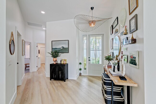 Photo - 605 Masters Way