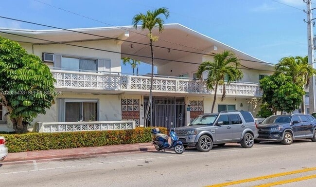 Building Photo - 8040 Tatum Waterway Dr Unit 2