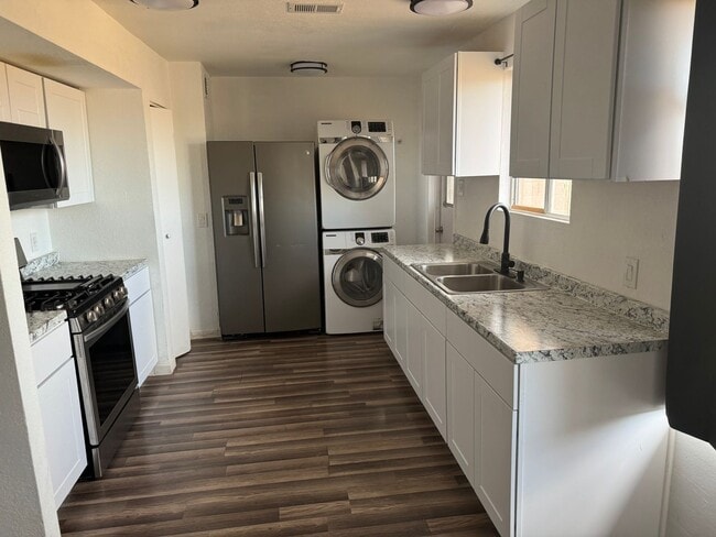 Photo - 940 N Sonora St