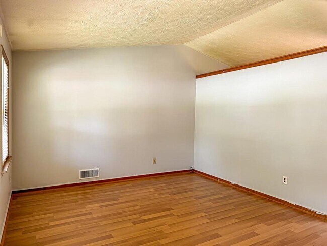 Photo - 5506 Singleton Rd