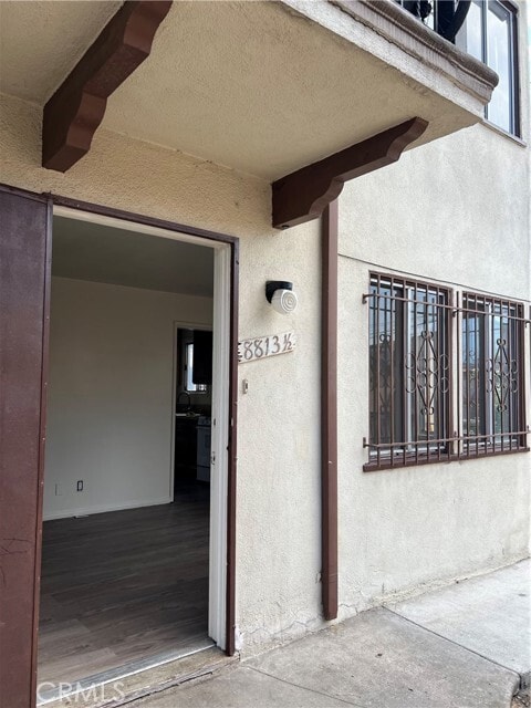 Building Photo - 8813 S Hoover St Rental