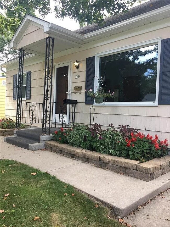 Photo - 542 W 5th St