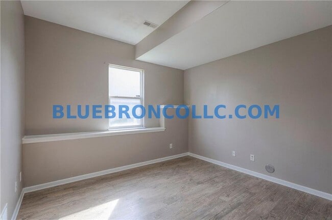 Photo - Completely renovated 3 bedroom unit with modern finishes and beautiful views.