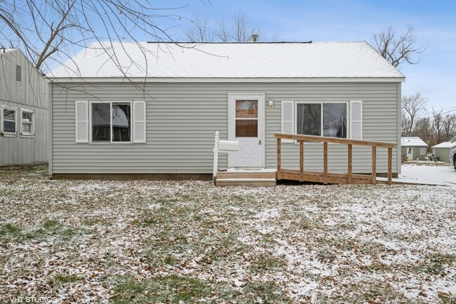 Building Photo - 3740 Kencrest Dr NE