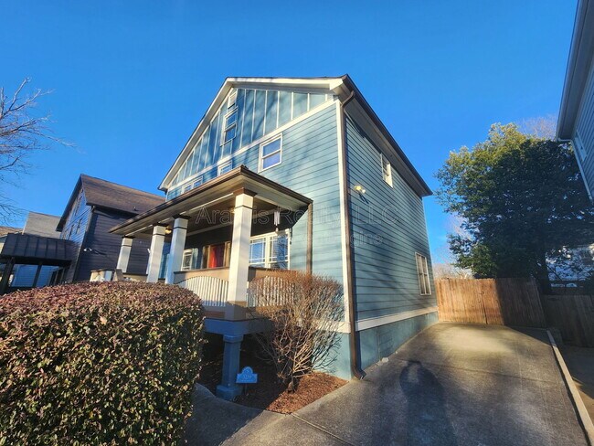 Photo - 3239 Osborne Rd NE