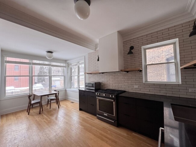 Photo - 1392 Waveland, LLC Unit 1