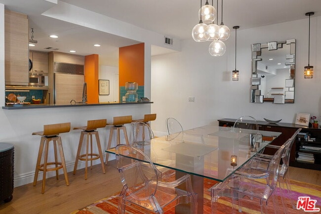 718 Croft Ave Unit 102