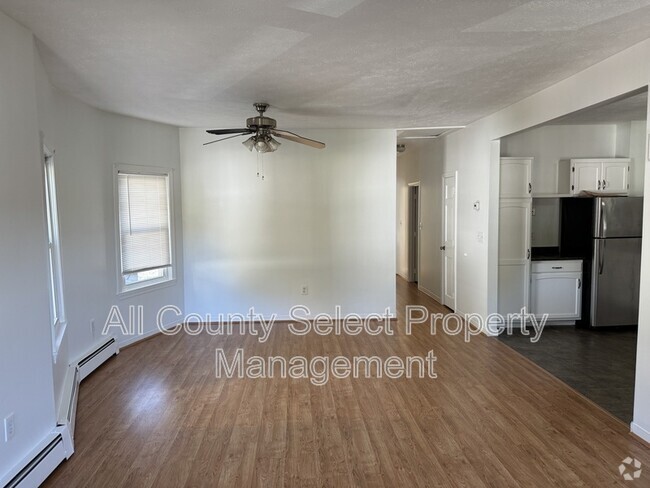Building Photo - 202 Wilson St Rental