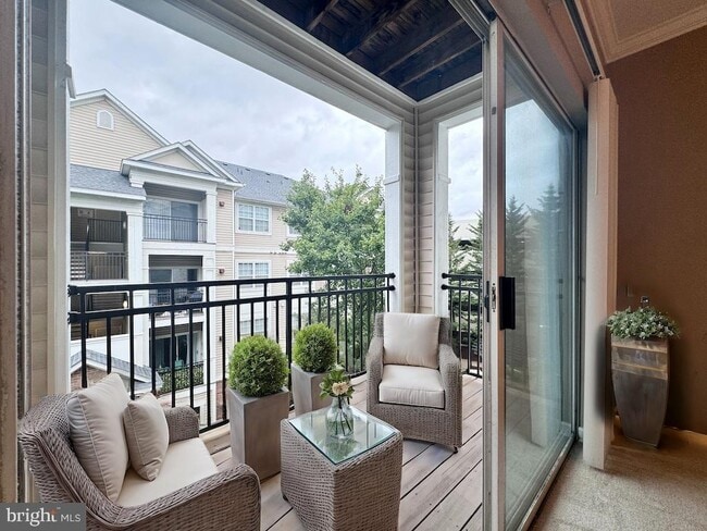 Building Photo - 12925 Centre Park Cir Unit 305