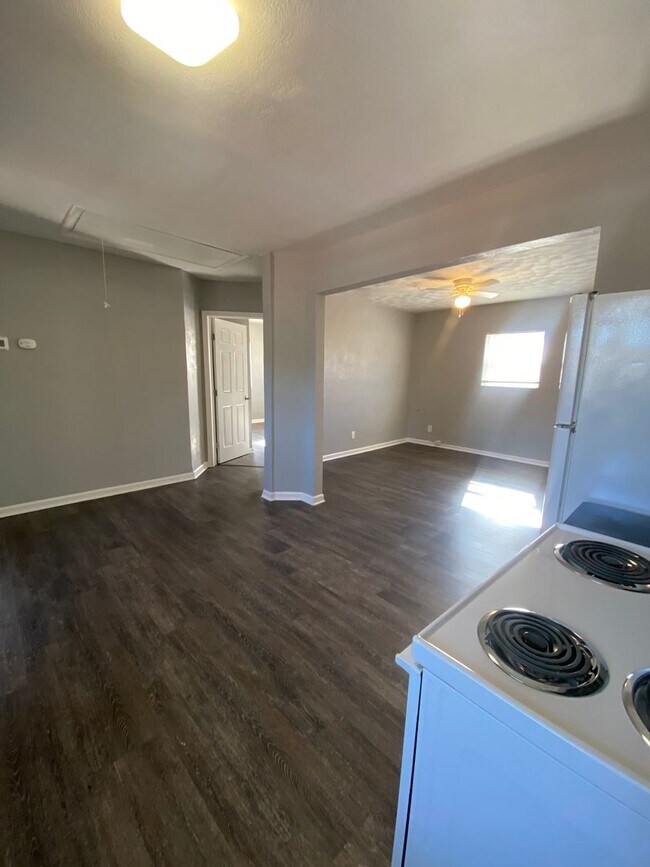 Photo - MAR3003#-PR BK HOLD POI Unit MAR3003#1-PR