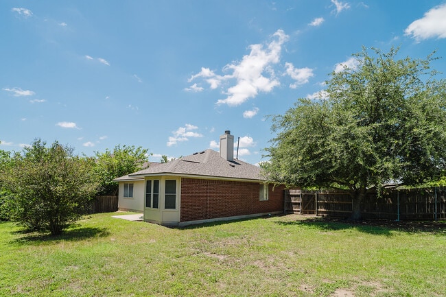 Photo - 810 Faircrest Dr