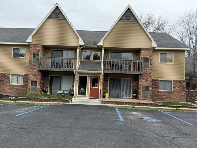 Building Photo - 7900 E Cedar Lake Dr Unit 8 Rental