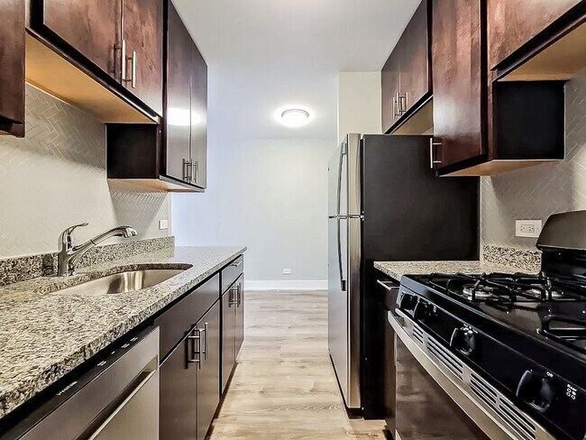 Photo - 525 W Surf St