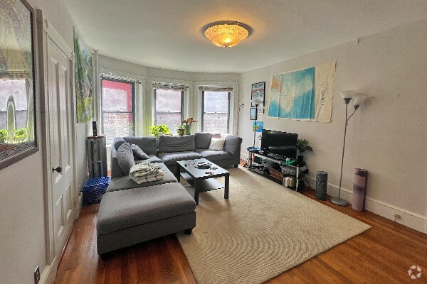 Building Photo - 43 Cedar St Unit 40-3L Rental