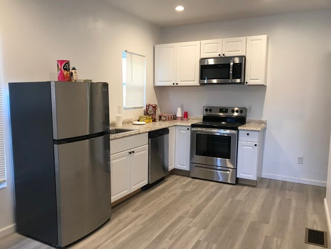 Photo - 2007 Broadway St