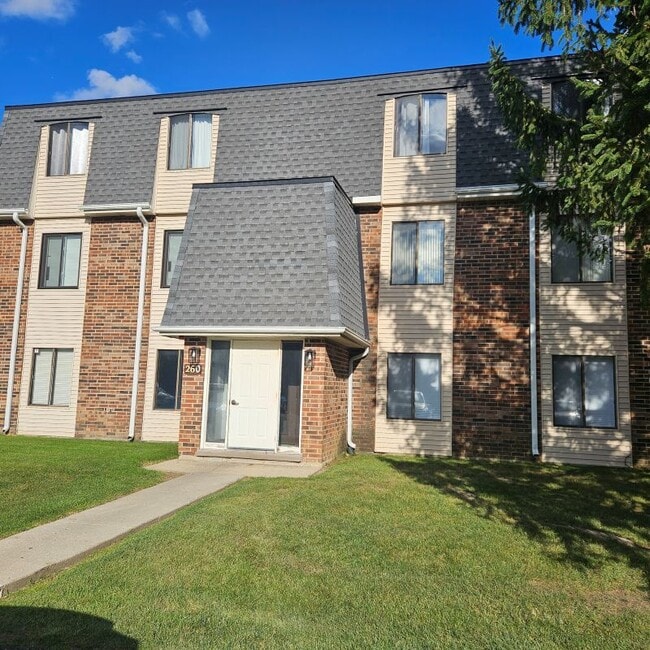 Building Photo - 260 E Court of Shorewood Rental