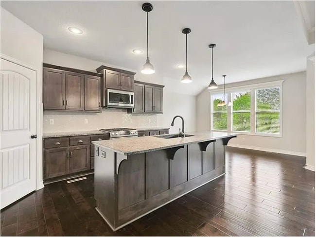 Photo - 1301 NE Country Ln