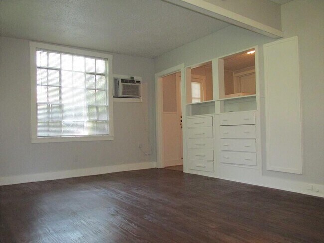 Photo - 916 Keith Ln