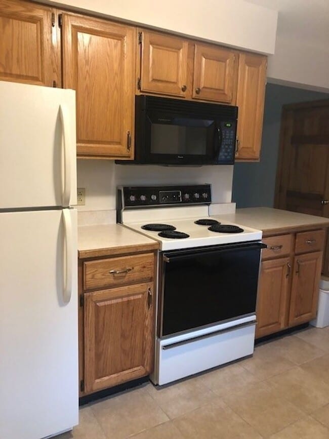 Photo - Spacious 2BR/1BA Condo Available February 15th!! - Great Residential Location!