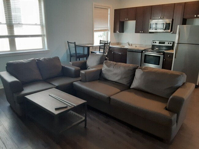 Building Photo - 1527-33 W Seybert St Unit B Rental