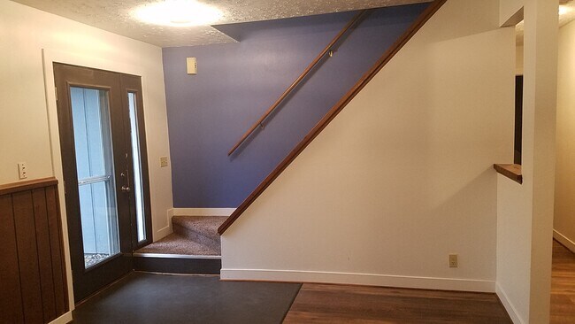 Photo - Colonial Heights