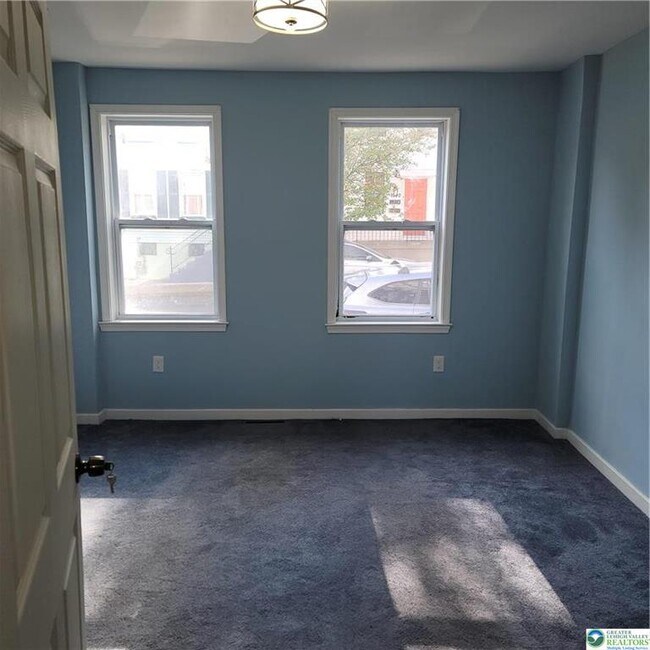 Photo - 1039 Ferry St