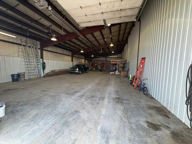 Building Photo - 805 Expressway Ct Unit A