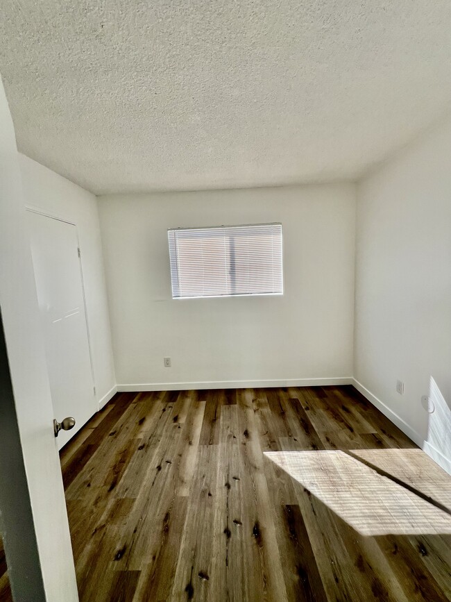Del Pacifico Apartments