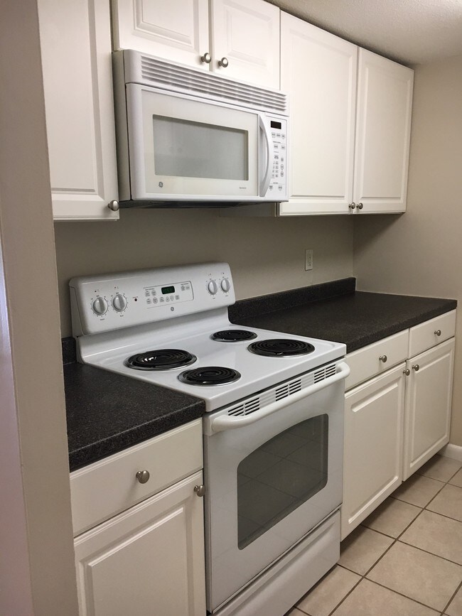 Bainbridge Apartment Homes For Rent in Johnston, RI