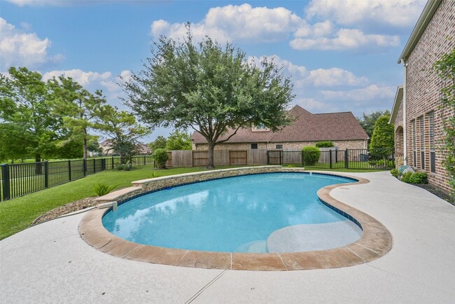 Photo - 1202 Maroon Ln