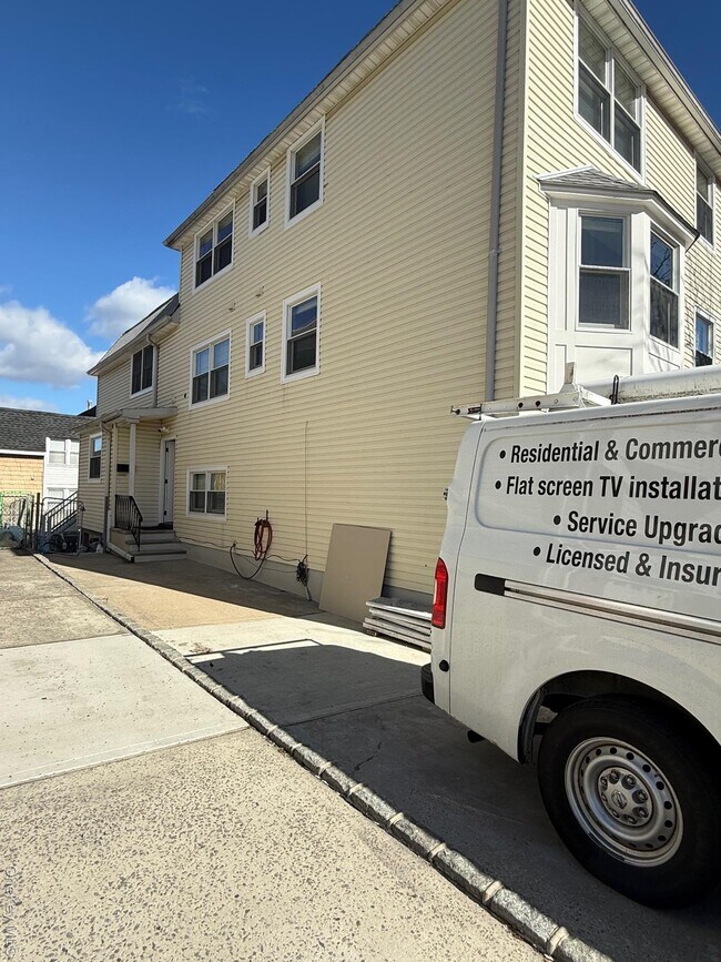 Photo - 215-15 17th Ave