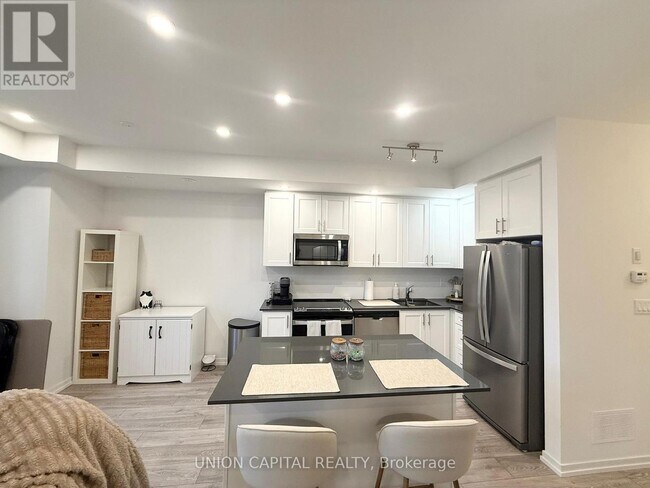 Photo - 24 Lytham Grn Cir