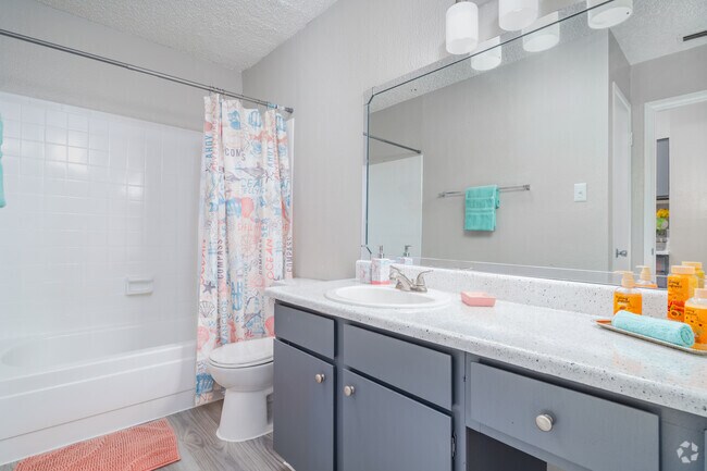 1BR, 1BA - 663SF - Bathroom