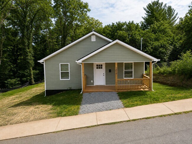 Photo - 1812 Laurel St
