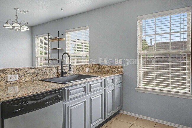 Photo - 3801 SW Gibson Ave