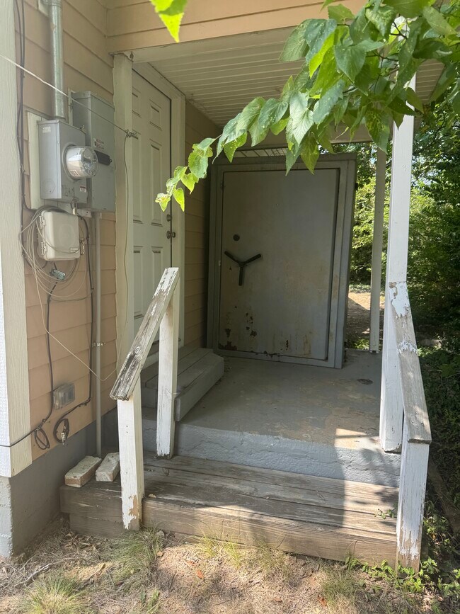 Photo - 831 Grand Ave