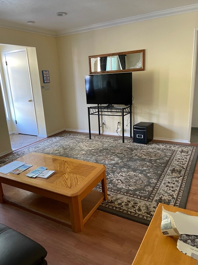 Photo - 2823 Cottingham St