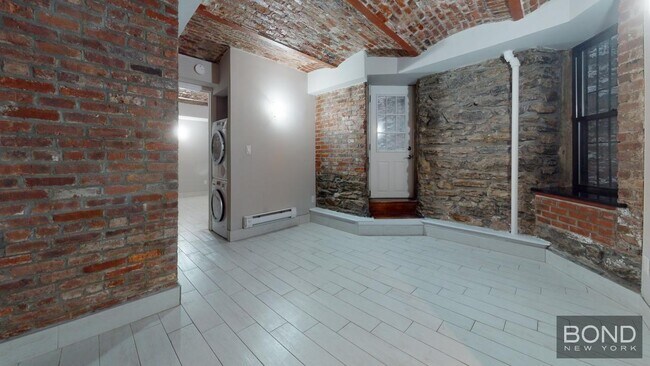 Photo - 336 E 18th St Apartamento Unidad CW