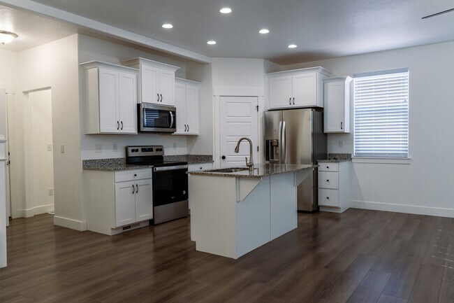 Photo - 3955 W 740 N