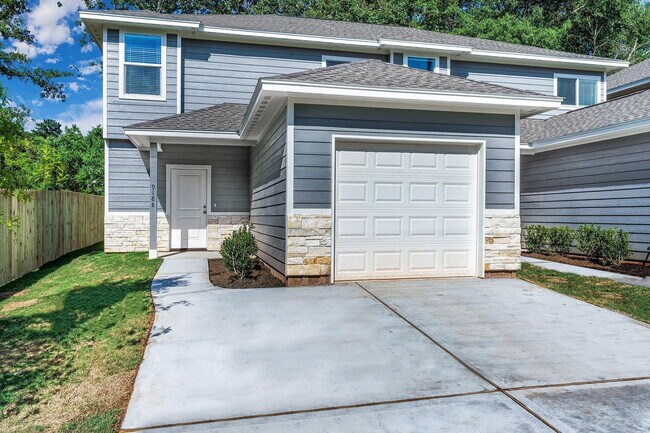 Photo - 918 Shady Ln